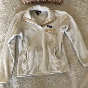 Women’s Patagonia white sweatshirt
